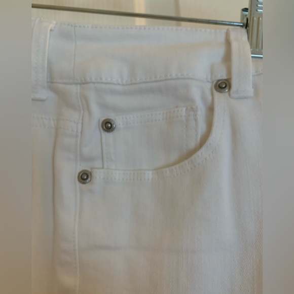 NWT Chicos “So Slimming” boot-cut denim white 5-pocket sz 2.5 (approx 14) - Picture 6 of 10